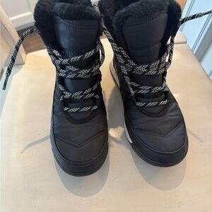 Sorel Black Winter Boots with Patterned Laces